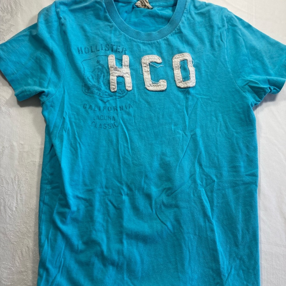 Hollister embroidered logo short sleeve t-shirt size XS
